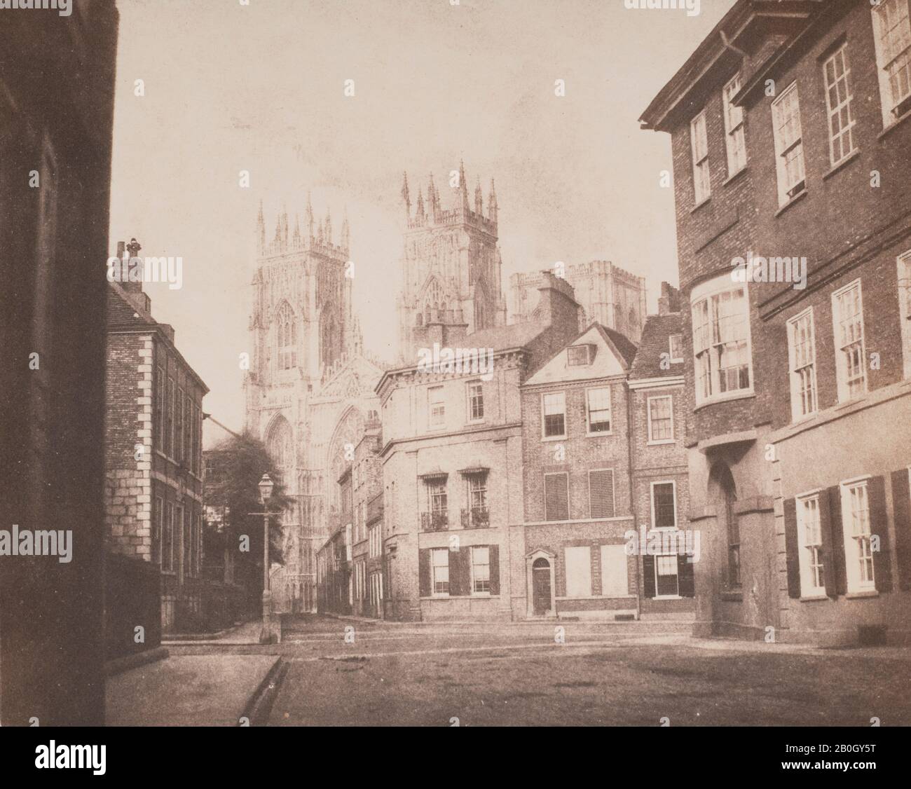 William Henry Fox Talbot, inglese, 1800–1877, una scena a York – York Minster da Lop Lane, 1845, stampa di sale da negativo cartaceo, immagine: 7 3/8 x 8 15/16 in. (18,7 x 22,7 cm Foto Stock