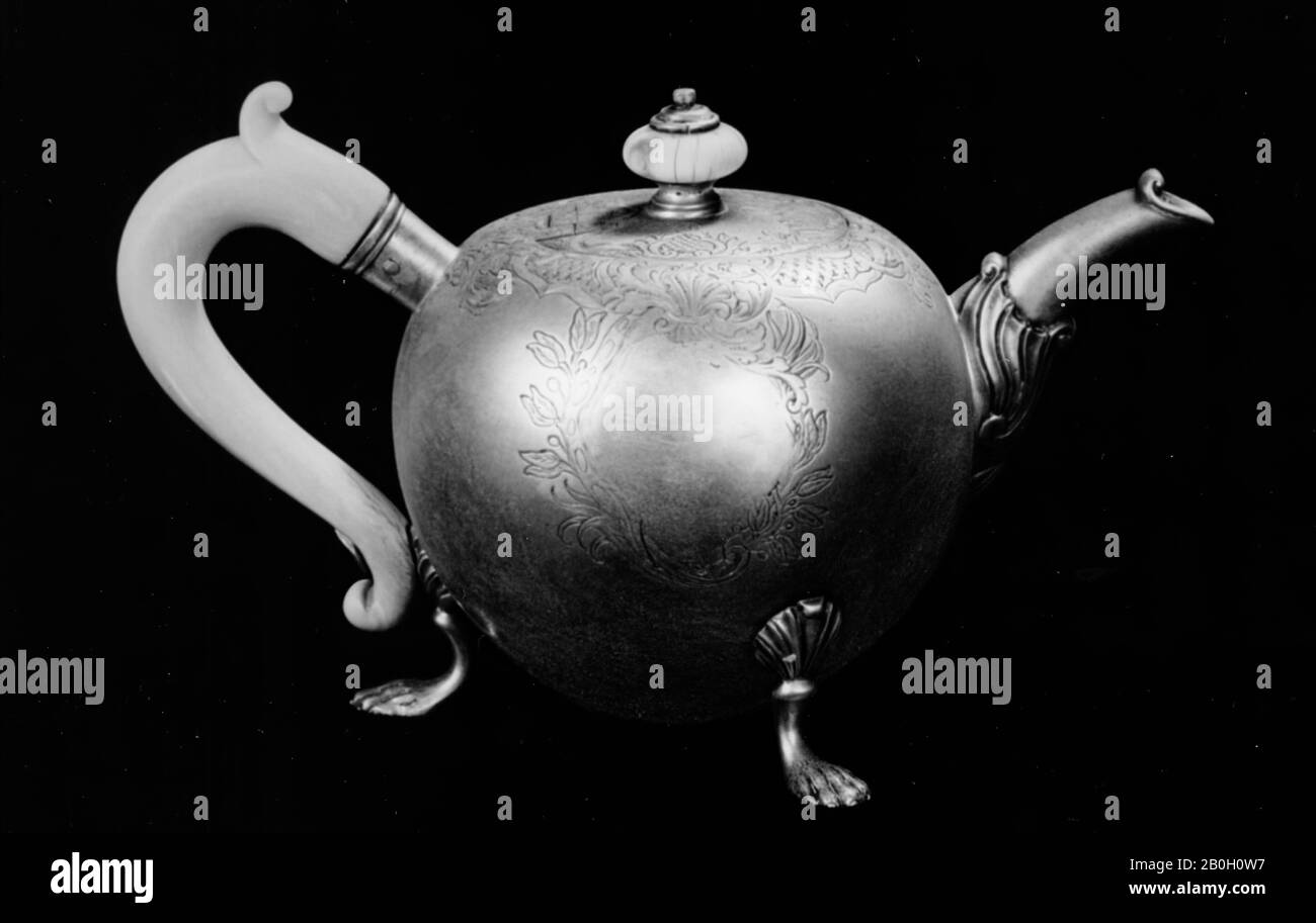 Johann A. Lamoureux, lettone, attivo 1720–1760, Teapot, c. 1740, Argento Foto Stock