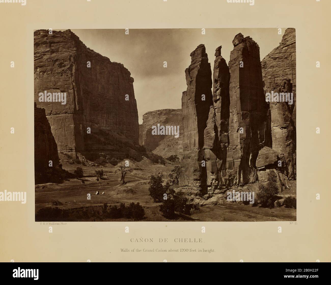 Timothy H. o'Sullivan, americano o irlandese, c. 1840-1882, Canon de Chelle, Pareti del Gran Canon circa 1200 Piedi in altezza, 1873, Stampa Albumen da collodio umido negativo, foto: 8 - 10 3/4 in. (20,3 - 27,3 cm Foto Stock