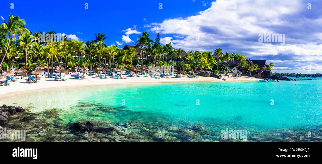 Resort di lusso e belle spiagge dell'isola di Mauritius. Vacanze tropicali Foto Stock