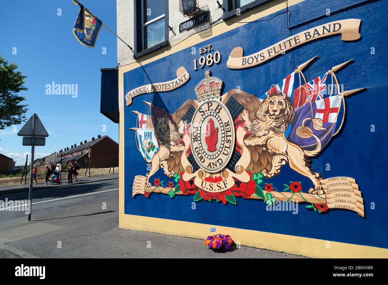 14.07.2019, Belfast, Irlanda del Nord, Gran Bretagna - Mural con riferimento alle unità Ulster dell'esercito britannico nella prima guerra mondiale, Shankill Road, Protesta Foto Stock