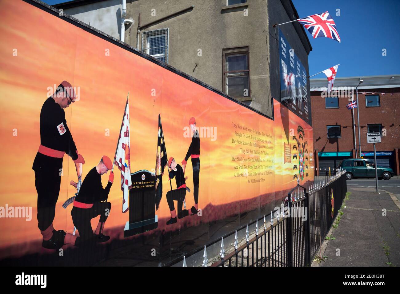 14.07.2019, Belfast, Irlanda Del Nord, Gran Bretagna - Mural Of The Red Hand Commando, Shankill Road, Parte Protestante Di West Belfast. La Mano Rossa Co Foto Stock