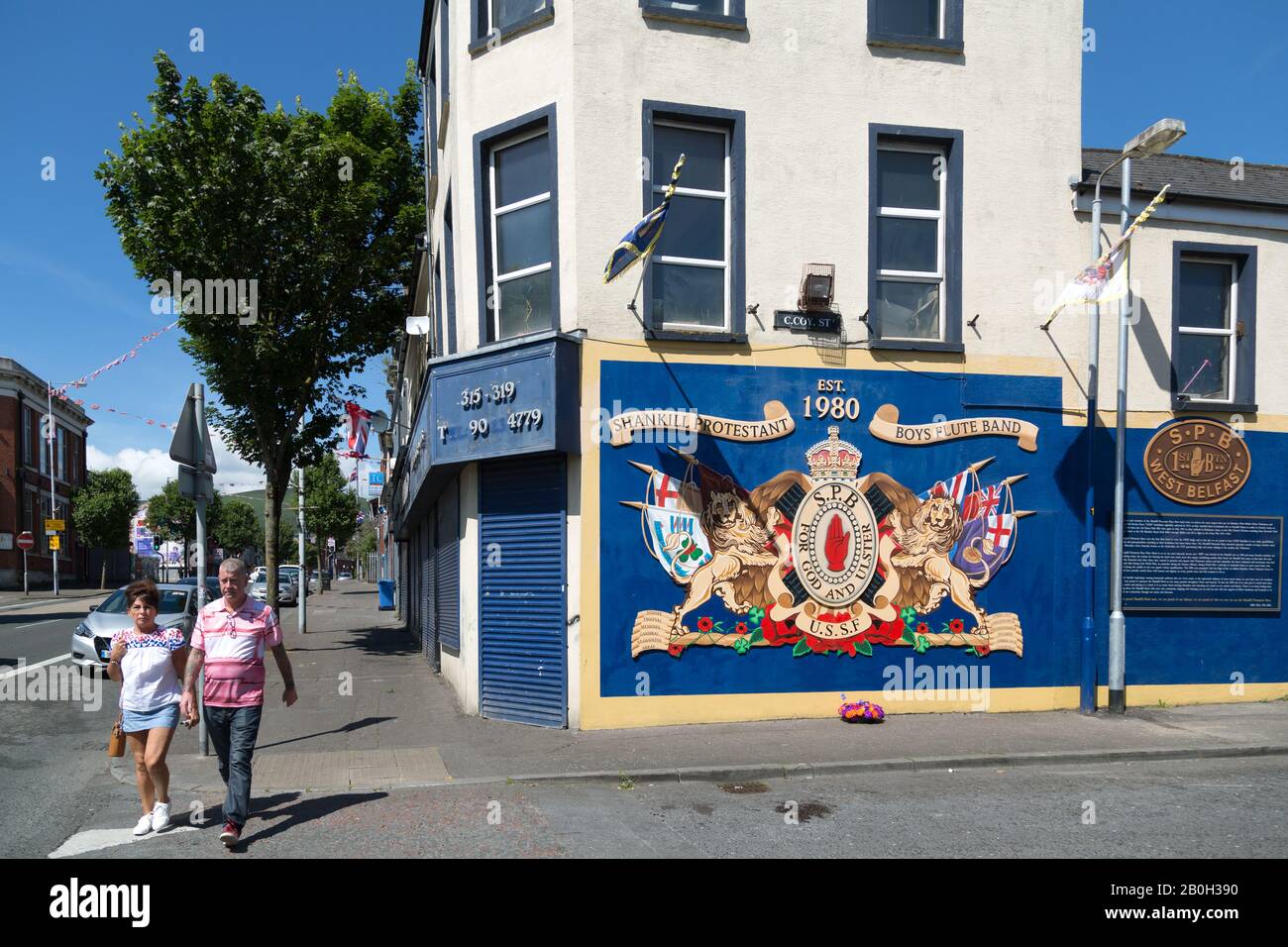 14.07.2019, Belfast, Irlanda del Nord, Gran Bretagna - Mural con riferimento alle unità Ulster dell'esercito britannico nella prima guerra mondiale, Shankill Road, Protesta Foto Stock
