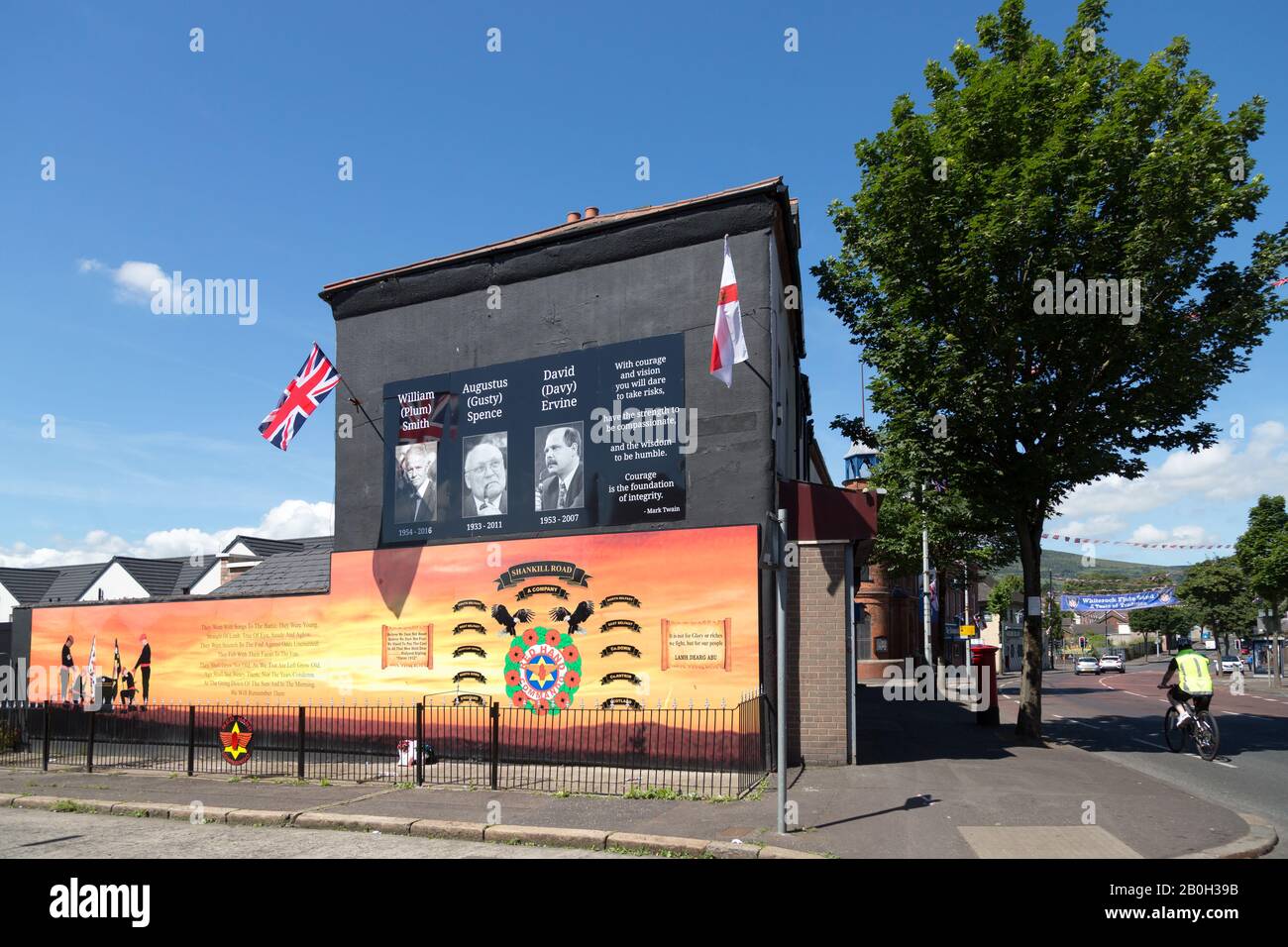 14.07.2019, Belfast, Irlanda Del Nord, Gran Bretagna - Mural Of The Red Hand Commando, Shankill Road, Parte Protestante Di West Belfast. La Mano Rossa Co Foto Stock