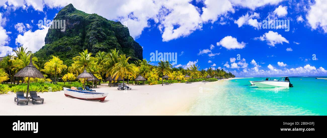 Paesaggio tropicale dell'isola. Mauritius con belle spiagge e resort di lusso. Vacanze tranquille e rilassanti Foto Stock