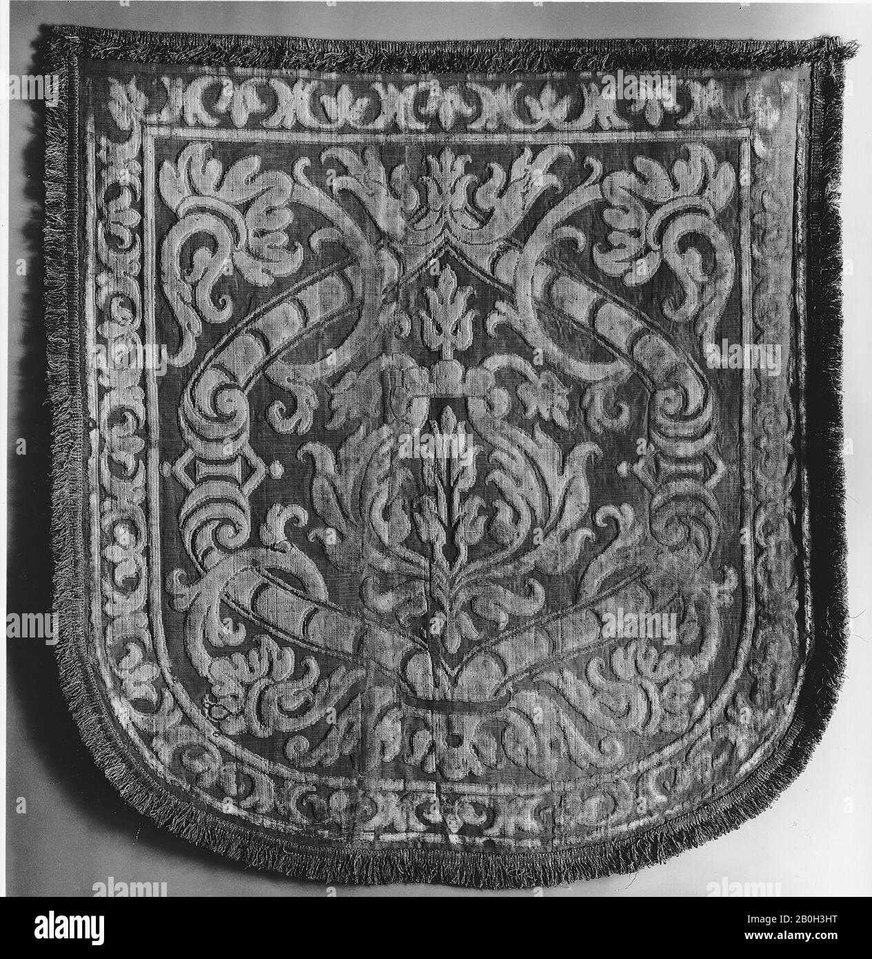 Cappuccio, italiano, fine 16th secolo, italiano, filo di seta e metallo, 15 3/4 x 17in. (40 x 43,2 cm Foto Stock