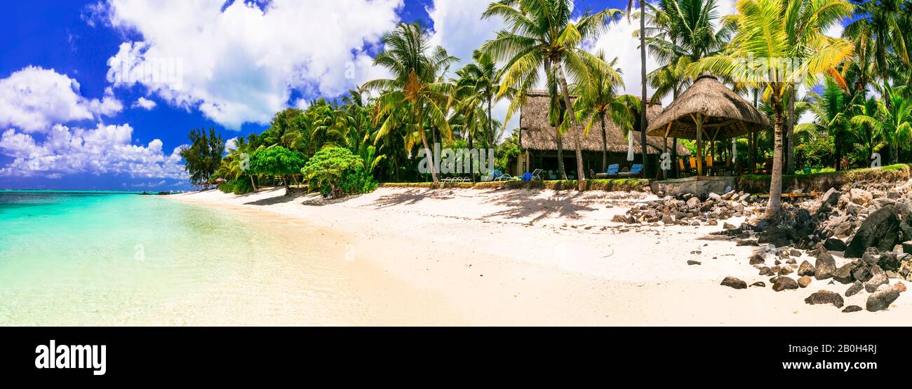 Paesaggio tropicale dell'isola. Mauritius con belle spiagge e resort di lusso. Vacanze tranquille e rilassanti Foto Stock