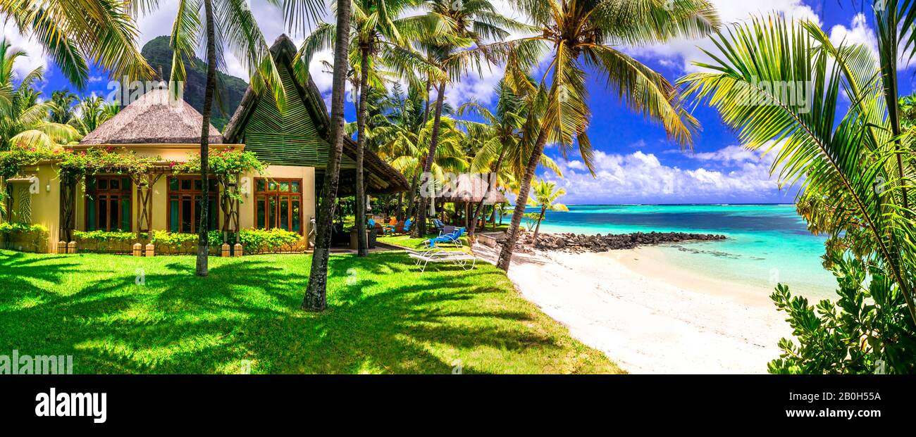 Paesaggio tropicale dell'isola. Mauritius con belle spiagge e resort di lusso. Vacanze tranquille e rilassanti Foto Stock