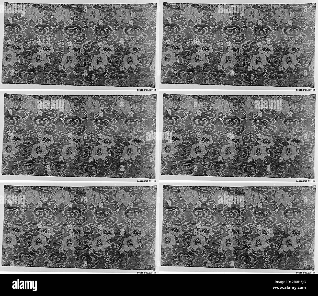 Telo da altare, Giappone, periodo Edo (1615–1868), Data 18th secolo, Giappone, Seta, filo metallico, 12 x 22 1/2 in. (30,48 x 57,15 cm), tessuto tessile Foto Stock