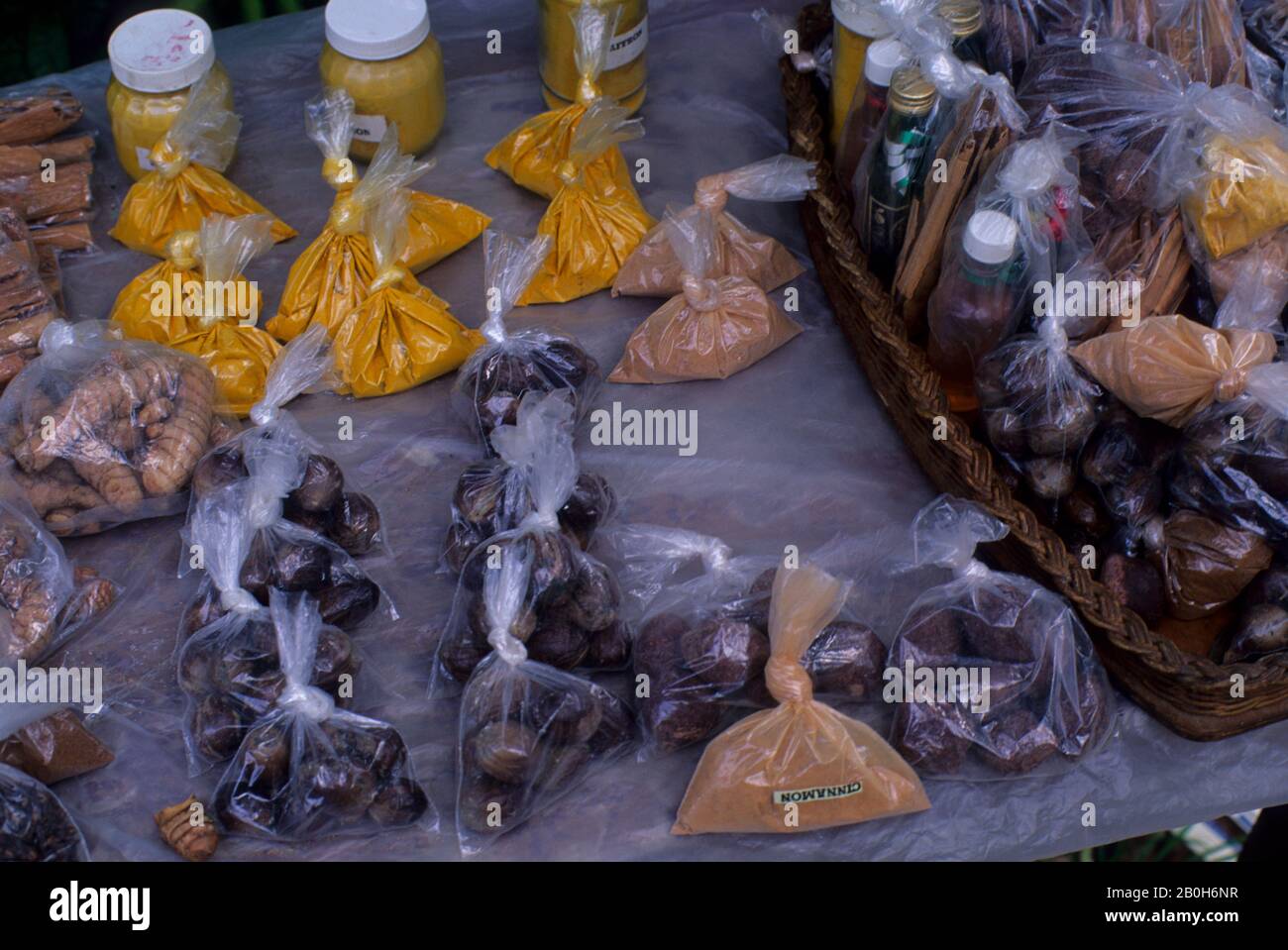 GRENADA, SPEZIE LOCALI, CANNELLA, NOCE MOSCATA, ZENZERO Foto Stock