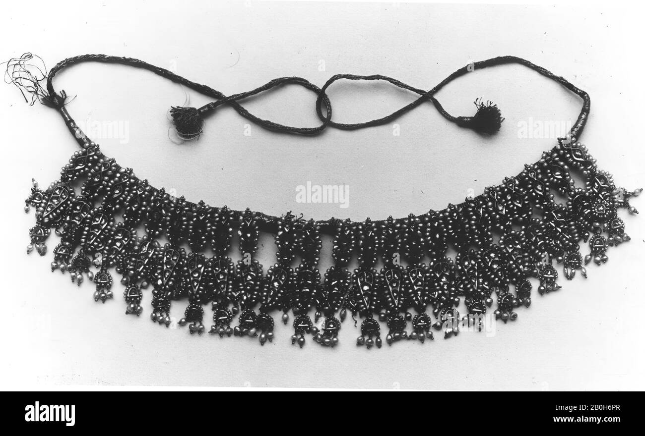 Collana, 18th secolo, Attribuita probabilmente all'India centrale, oro, perle di lacca, gioielli Foto Stock