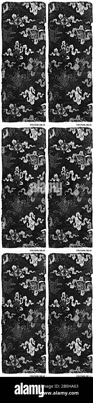 Copertura Sutra, Cina, 17th–18th secolo, Cina, seta, filo metallico, 4 3/4 x 12 3/4 in. (12,07 x 32,38 cm), Tessuto tessile Foto Stock