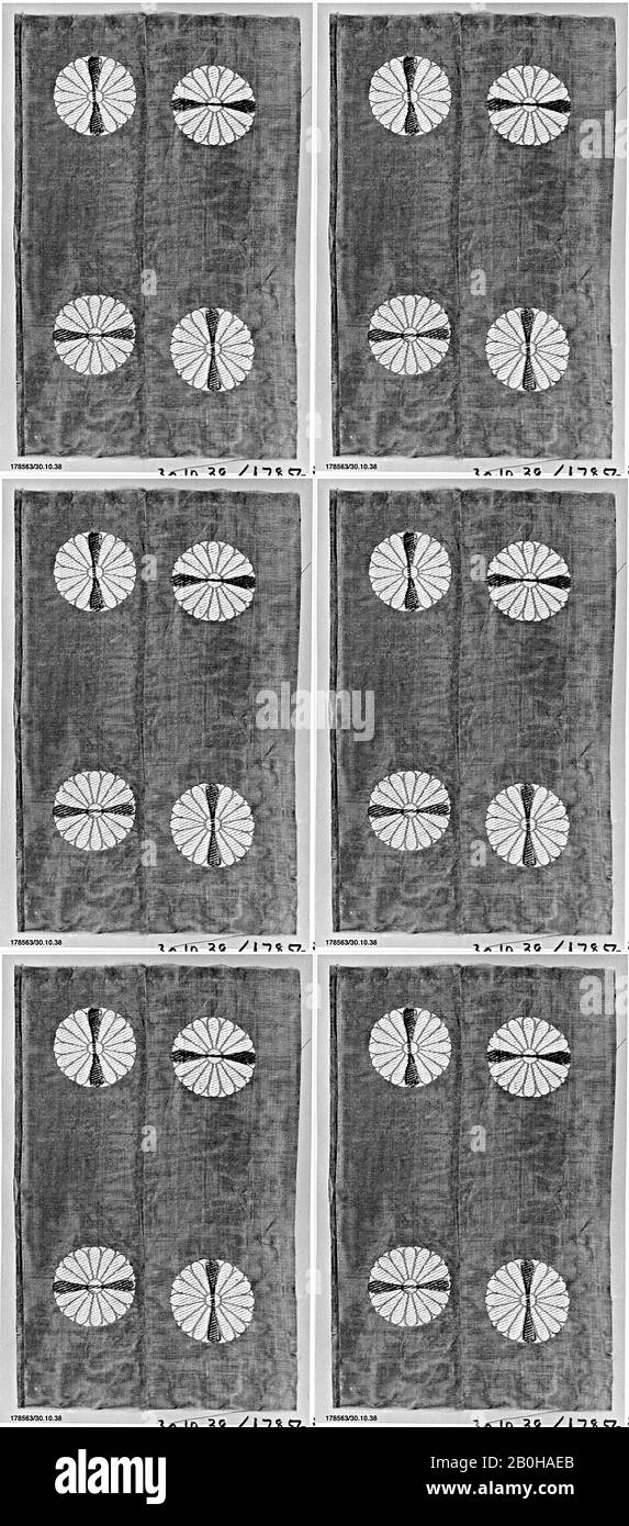 Pezzo, Giappone, 19th Secolo, Giappone, seta, 12 5/8 x 7 3/4 in. (32,1 x 19,685 cm), Tessuto tessile Foto Stock