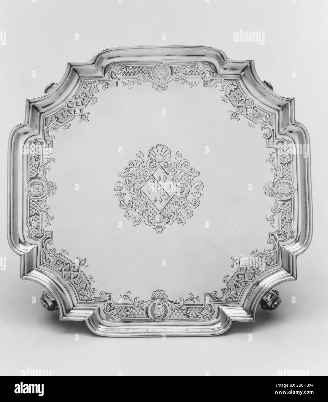 George Hindmarsh, Salver, British, London, George Hindmarsh (Entrato Nel 1731), 1733, British, London, Silver, Width: 14 1/4 In. (36,2 cm), Metallo-argento Foto Stock