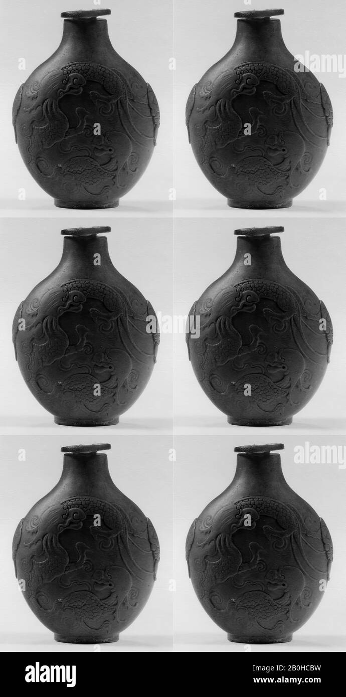 Bottiglia di tabacco da fiuto, Cina, dinastia Qing (1644–1911), Data 19th secolo, Cina, Clay, Gr. H. 2 1/8 in. (5,4 cm); Gr. W. 1 9/16 in. (4 cm); Gr. D. 13/16 in. (2,1 cm), bottiglie con protezione Foto Stock