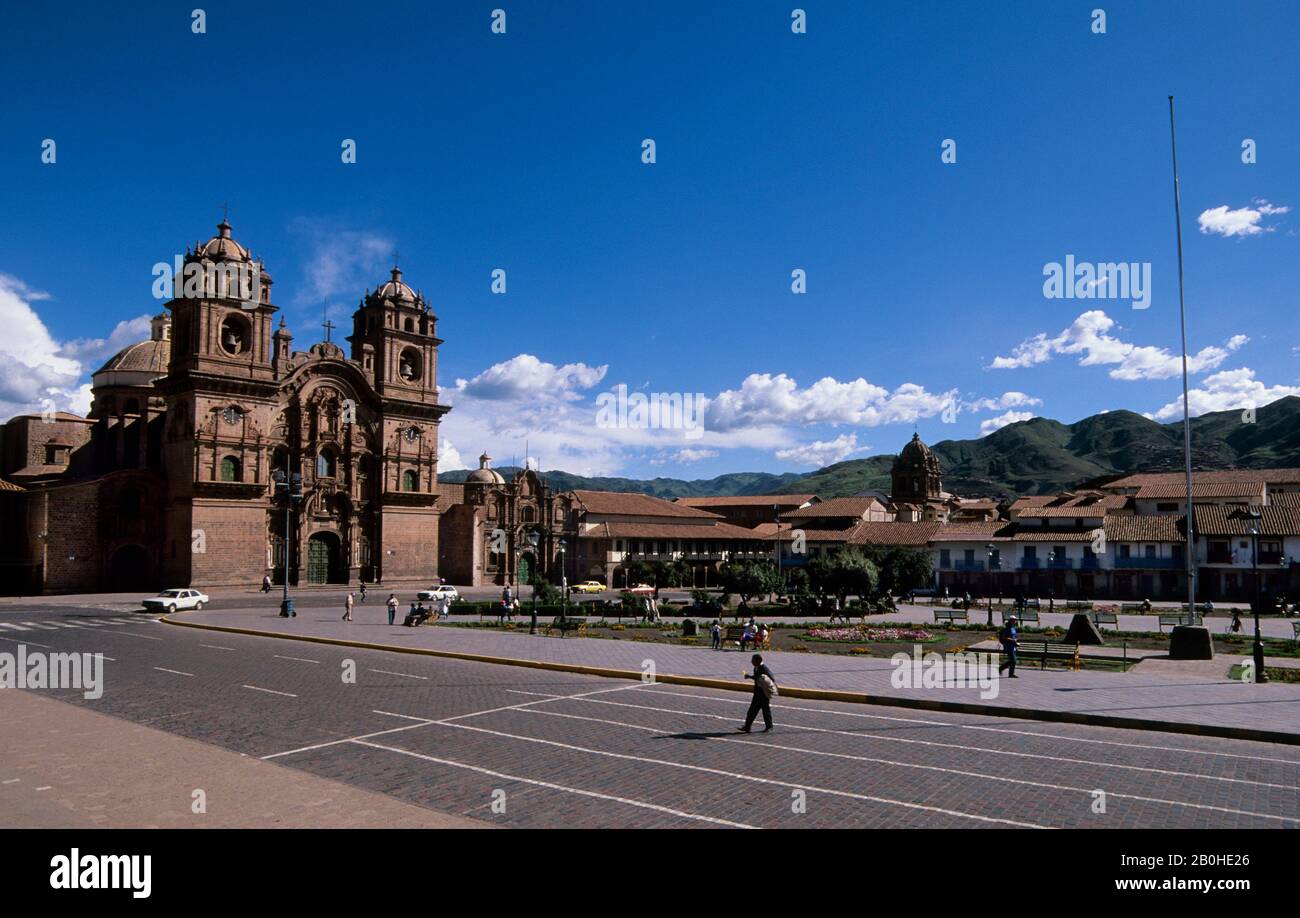 PERÙ, CUZCO, PIAZZA PRINCIPALE, COMPANIA DE JESUS CHIESA Foto Stock