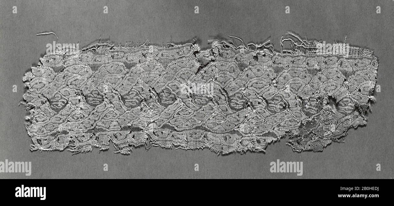 Frammento, 11th-12th secolo, Attribuito all'Egitto, Seta, alto 2,25", largo 8" (alto 5,7 cm, largo 20,3 cm), tessuto tessile Foto Stock