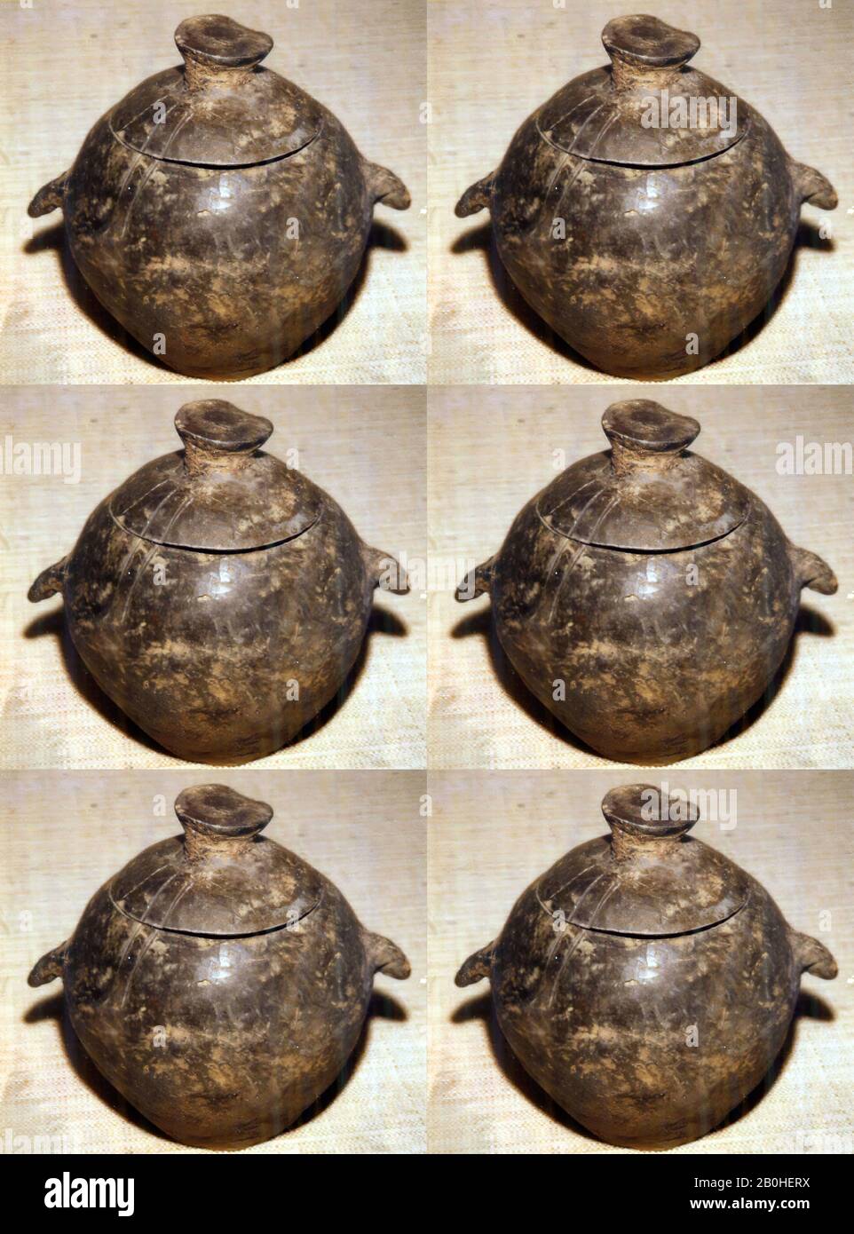 Vaso Coperto, Cina, Neolitico Recente, Data Ca. 2500 a.C., Cina, Earthenware, H.4 3/8 in. (11,1 cm); W. (12,7 cm), ceramica Foto Stock