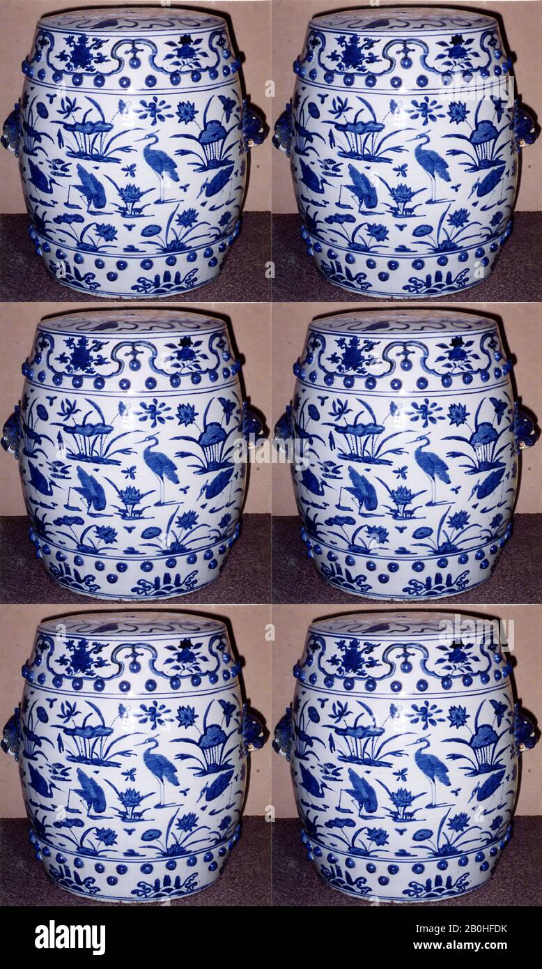 Garden Seat, Cina, dinastia Ming (1368–1644), Data 16th secolo, Cina, porcellana dipinta in blu underglaze, H. 14 1/2 in. (36,2 cm); diam. 14 1/8 in. (35,9 cm), ceramica Foto Stock