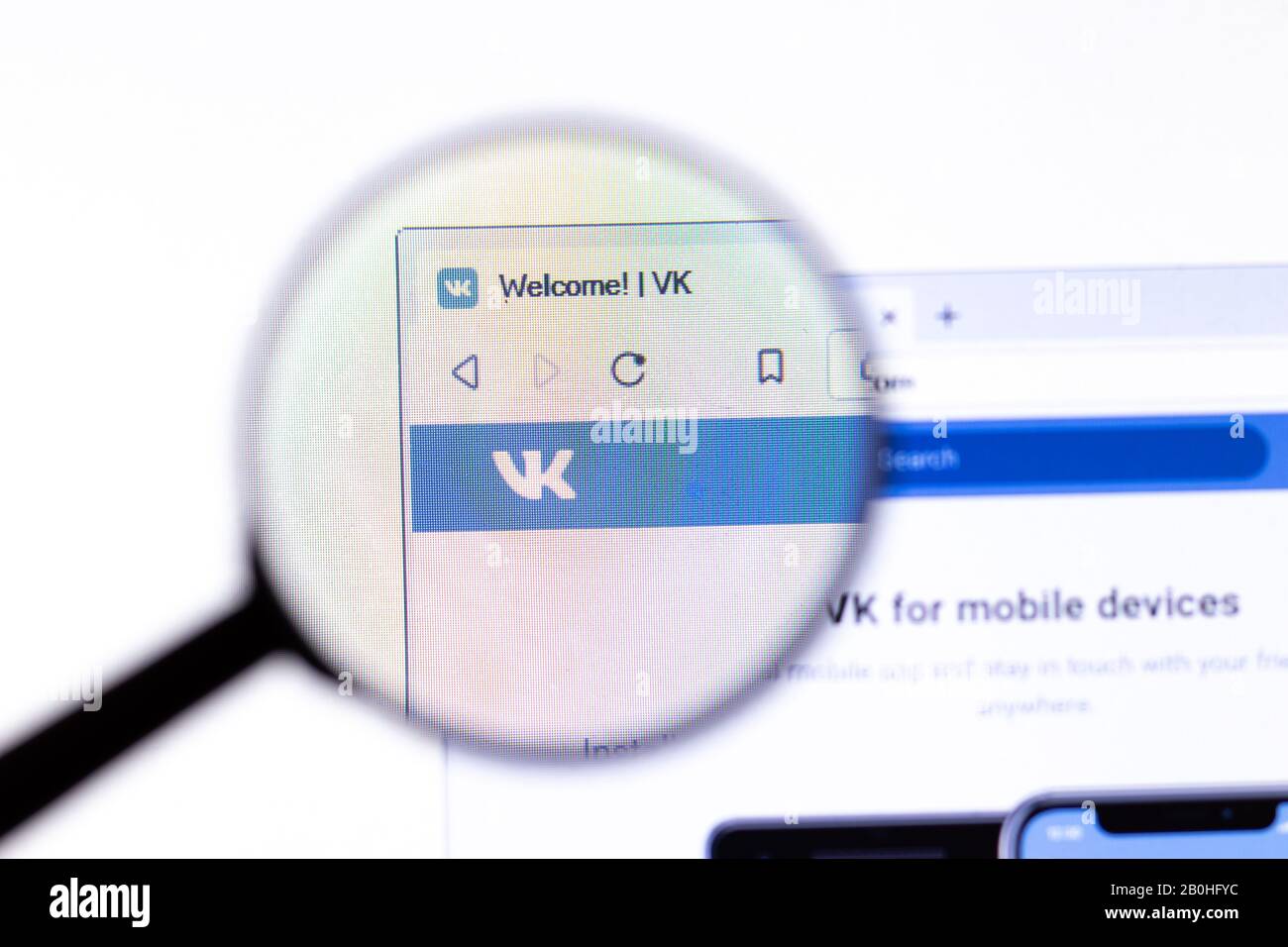 Los Angeles, California, Stati Uniti - 18.02.2020: Pagina del sito Web VK con logo di primo piano. Icona del sito Vk.com sullo schermo, editoriale Illustrativo Foto Stock