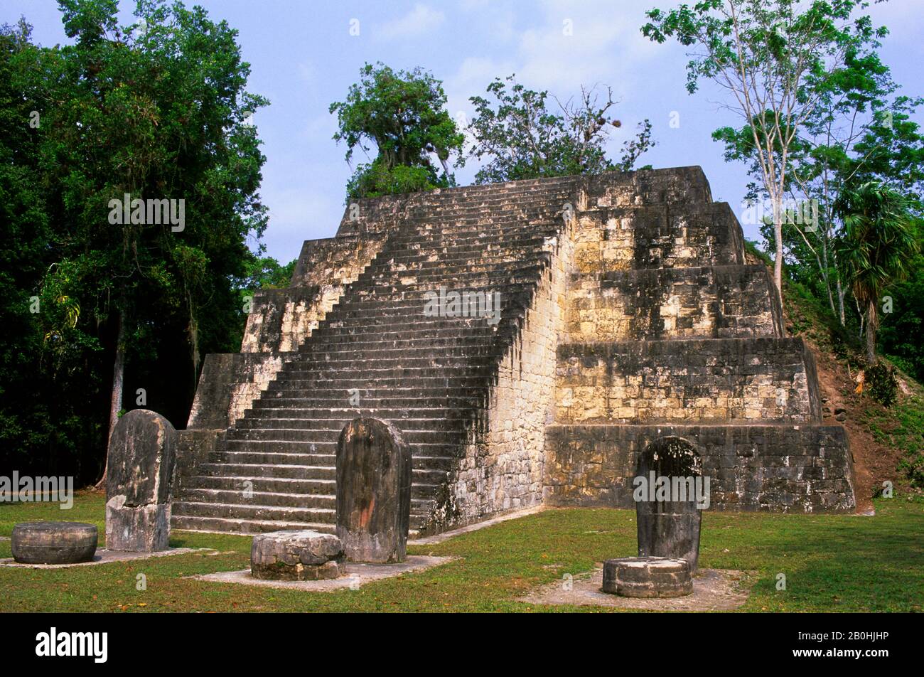 GUATEMALA, TIKAL, PIRAMIDE Q-COMPLESSO, COSTRUITO DAL SOVRANO CHITAM NEL 771 D.C. Foto Stock