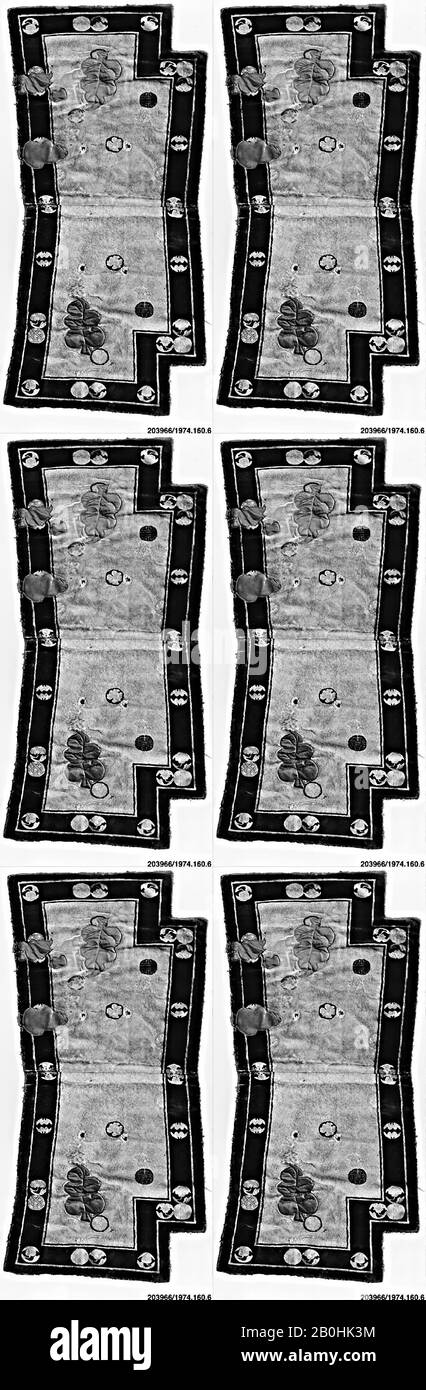 Sella Rug, Cina, Qing dinastia (1644–1911), Data 18th–19th secolo, Cina, Fondazione: Cotone; lana annodatura, 50 x 23 1/2 in. (127 x 59.69 cm), tappeti tessili Foto Stock