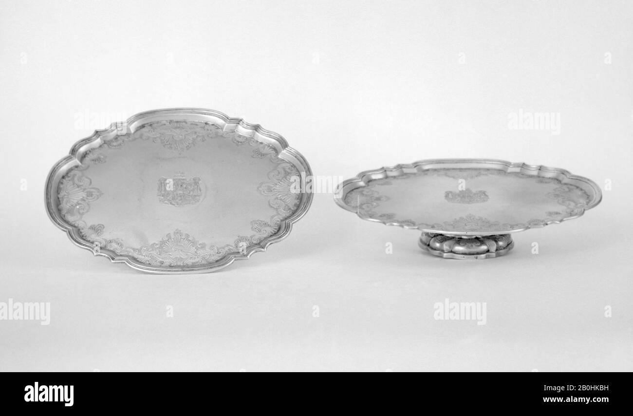 Oval salver (uno di un paio), tedesco, Augusta, 1743–45, tedesco, Augusta, argento dorato, larghezza: 11" (27,9 cm), Metallo-argento Foto Stock