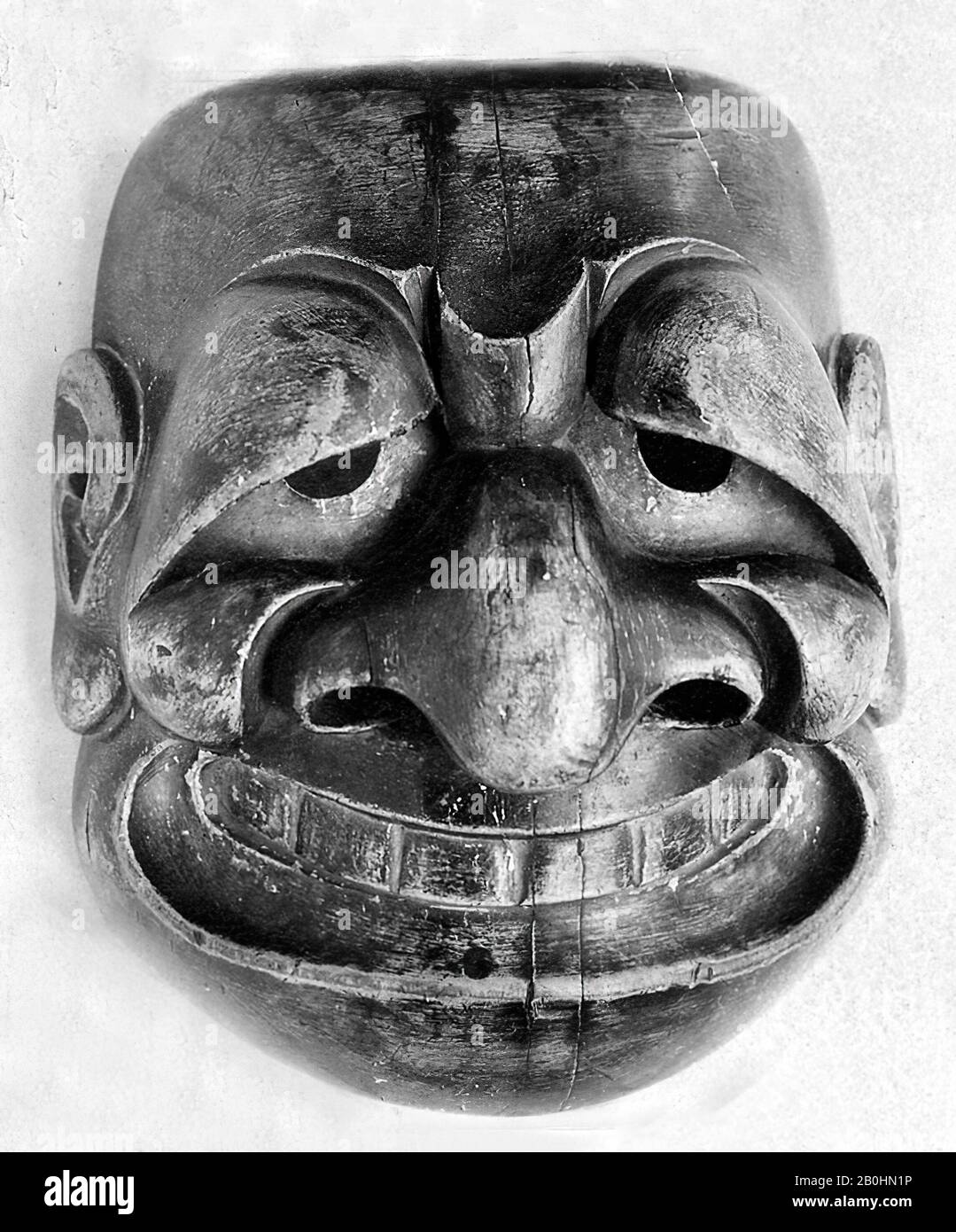 Maschera NOH, Giappone, periodo Edo (1615–1868), Data 18th secolo, Giappone, legno, H. 7 5/8 in. (19,4 cm); W. 6 3/8 in. (16,2 cm), maschere Foto Stock