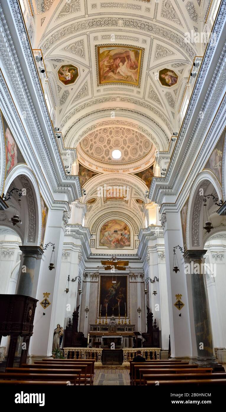 All'interno della chiesa di san martino fu fondata dal conte Ruggiero nel 300 in stile gotico il 24 settembre 2019 Erice Sicilia Italia Foto Stock