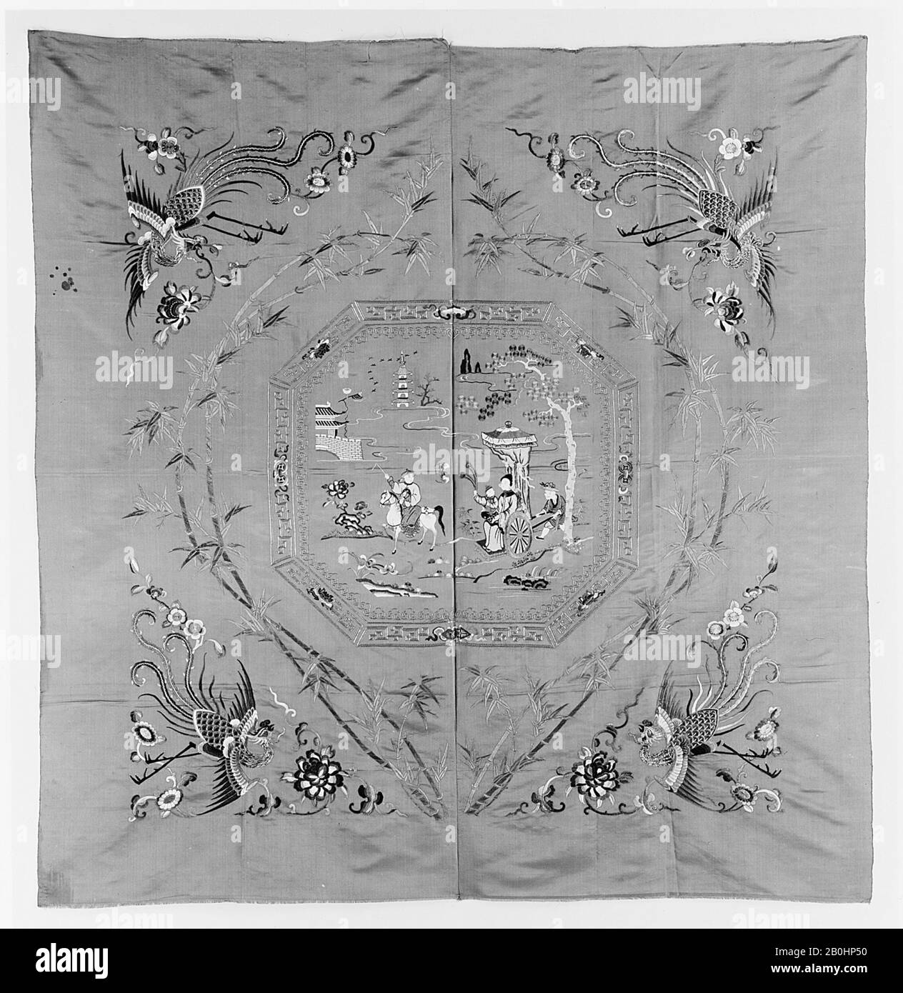Copripiumino, Cina, dinastia Qing (1644-1911), Data ca. 1900, Cina, raso ricamato con seta, seta rivestita in oro, 63 1/4 x 62 pollici. (160,66 x 157,48 cm), Ricamati con tessuti Foto Stock