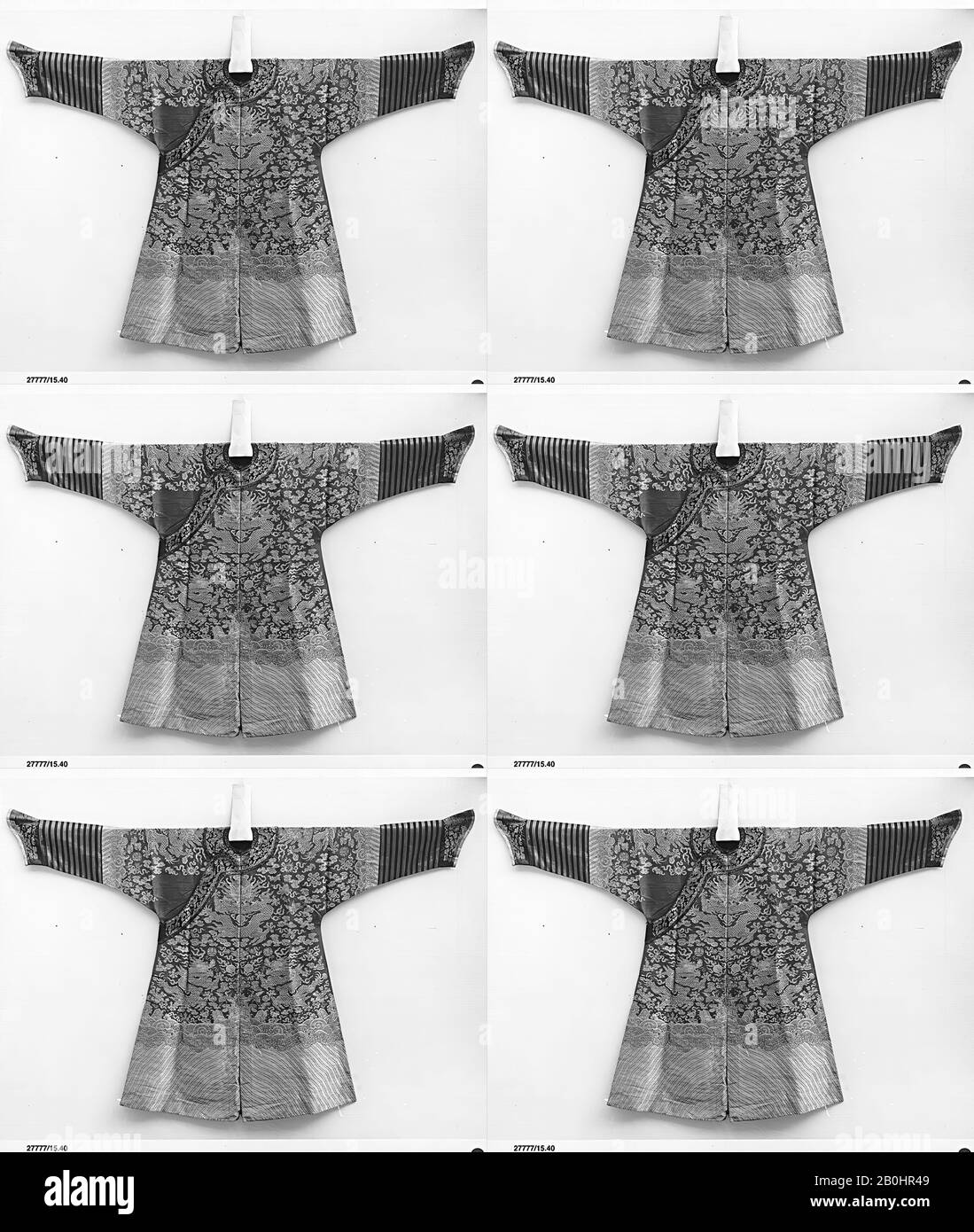 Court Robe, Imperial, China, Qing Dynasty (1644–1911), Date 19th Century, China, Silk, Metallic thread, 54 3/4 in. (139,1 cm), Tessuto-Costumi Foto Stock