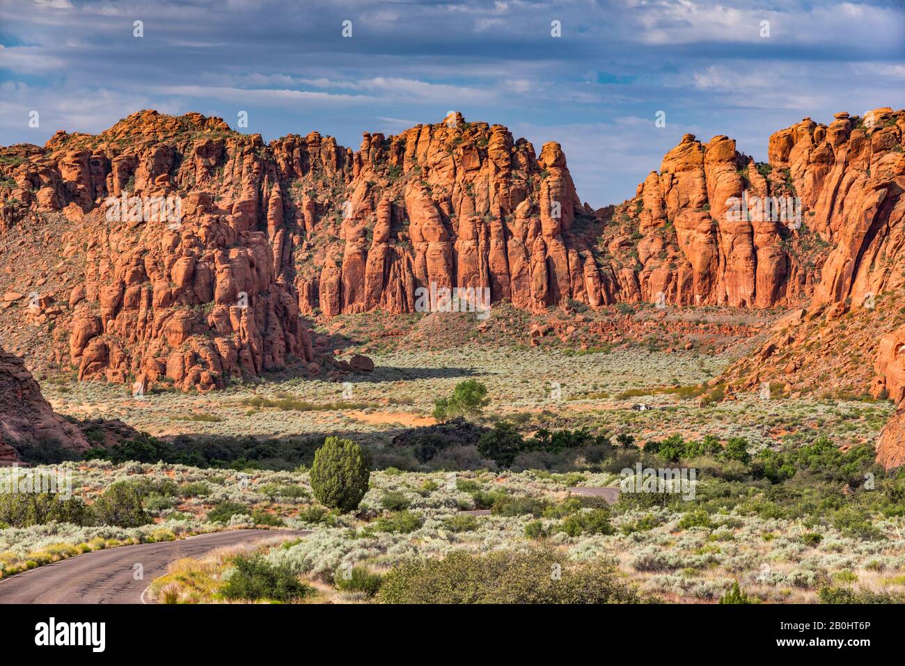 Scogliere Di Arenaria Navajo, strada SR-18, al Snow Canyon state Park, Utah, Stati Uniti Foto Stock