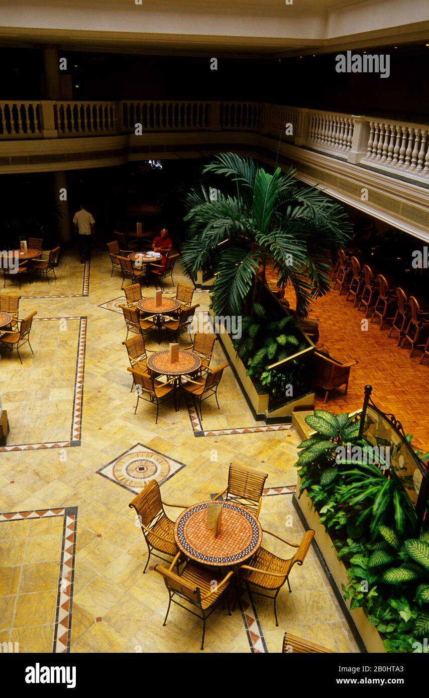 CUBA, L'AVANA, HOTEL PARQUE CENTRAL, LOBBY Foto Stock