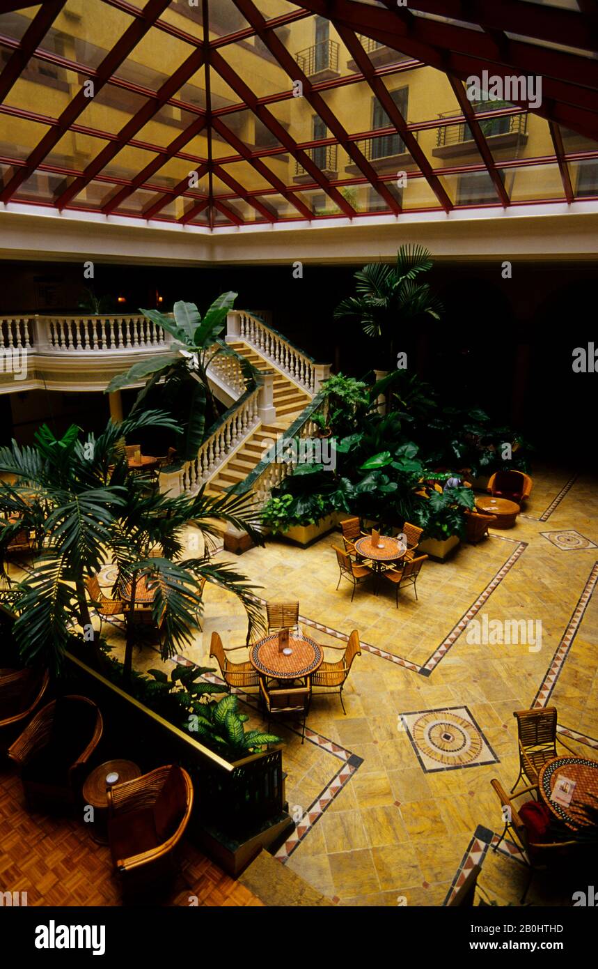 CUBA, L'AVANA, HOTEL PARQUE CENTRAL, LOBBY Foto Stock