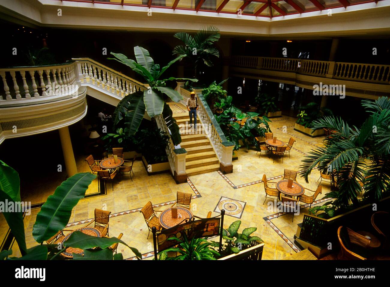 CUBA, L'AVANA, HOTEL PARQUE CENTRAL, LOBBY Foto Stock