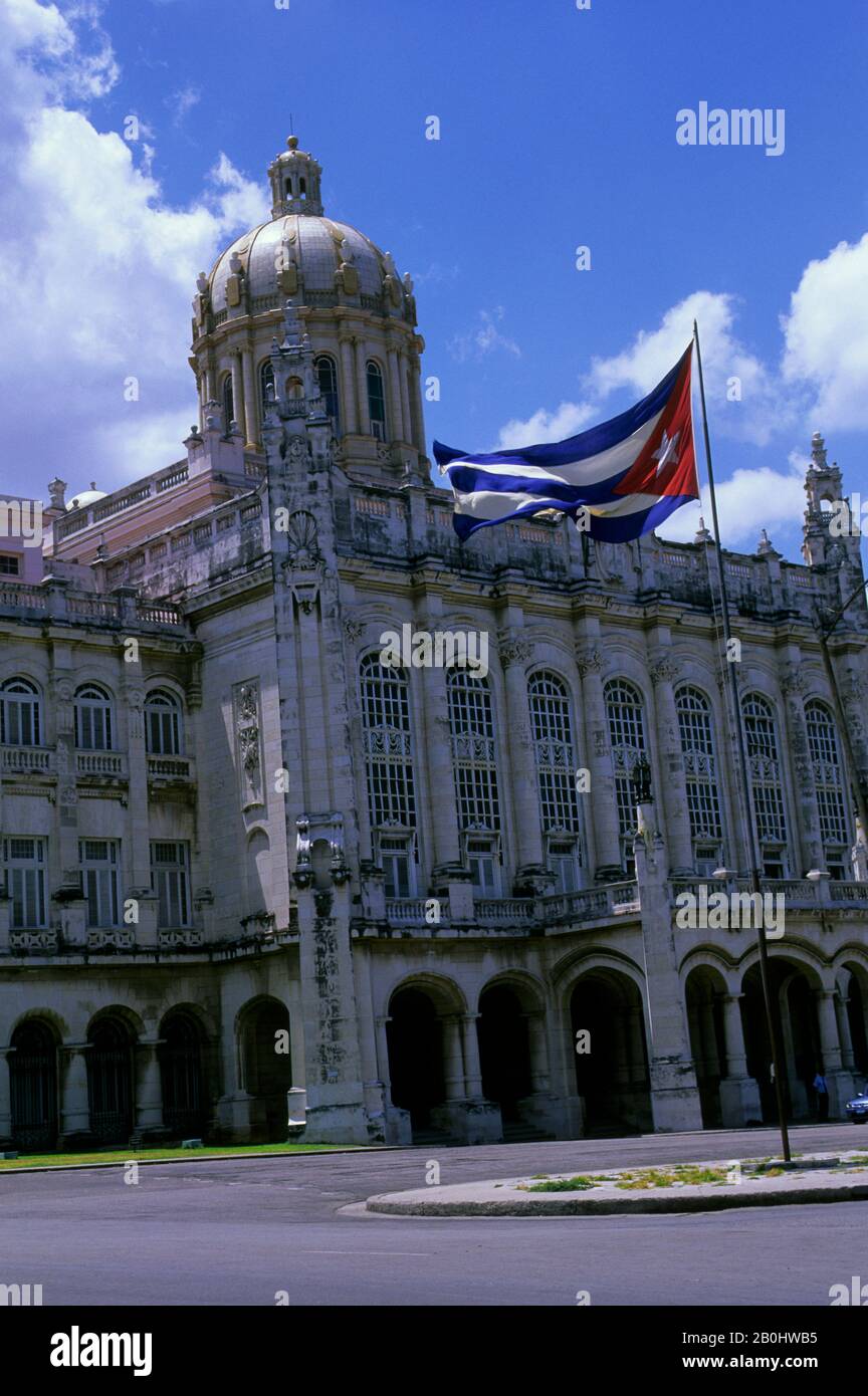 CUBA, L'AVANA VECCHIA, MUSEO DELLA RIVOLUZIONE, BANDIERA CUBANA Foto Stock