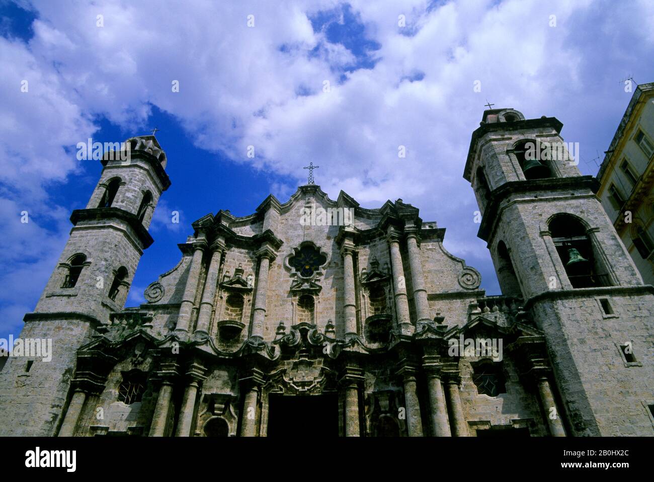 CUBA, L'AVANA VECCHIA, PLAZA DE LA CATEDRAL, CATTEDRALE Foto Stock