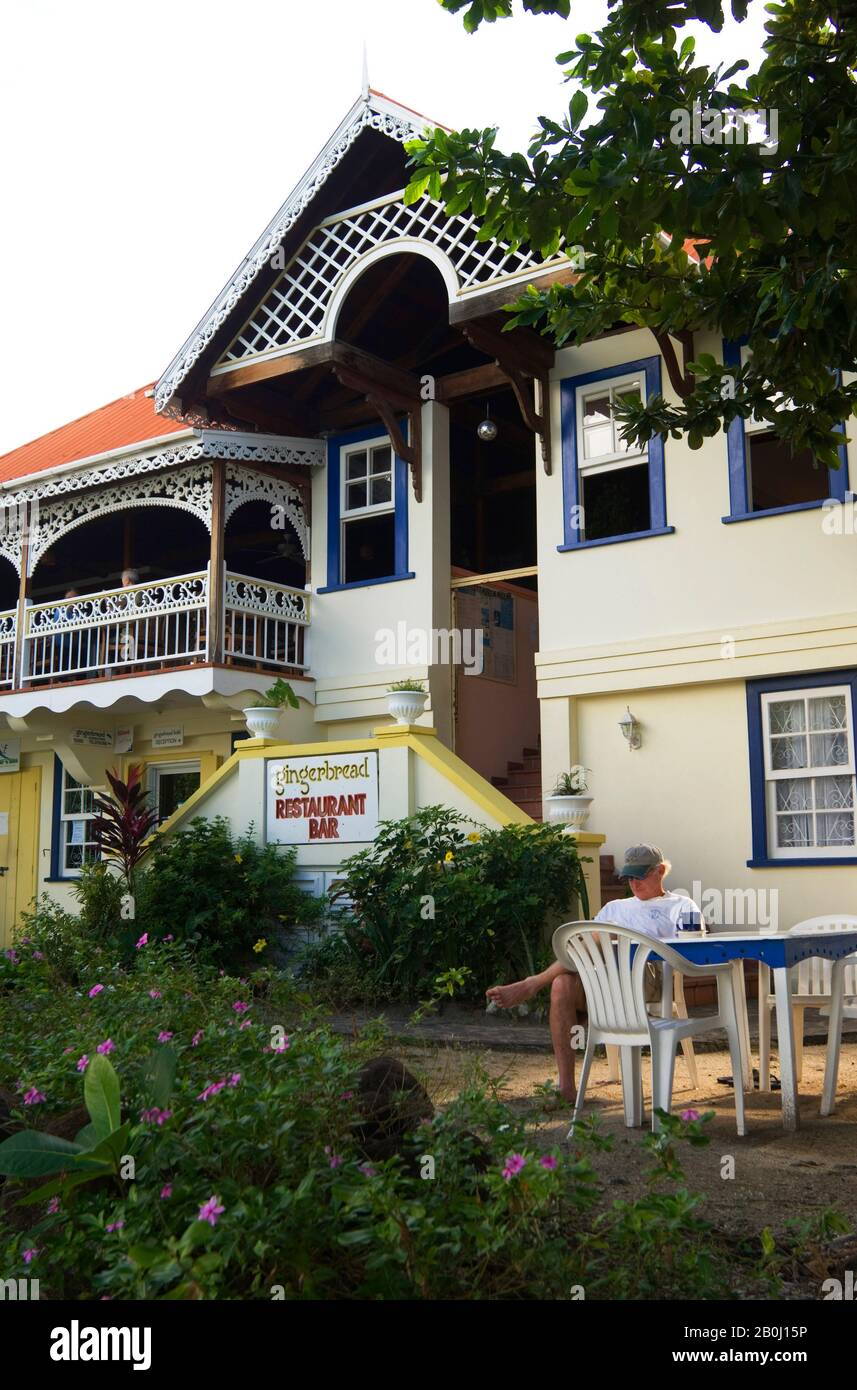 GRENADINE, ISOLA DI BEQUIA, PORT ELIZABETH, RISTORANTE E BAR CON PAN DI ZENZERO Foto Stock