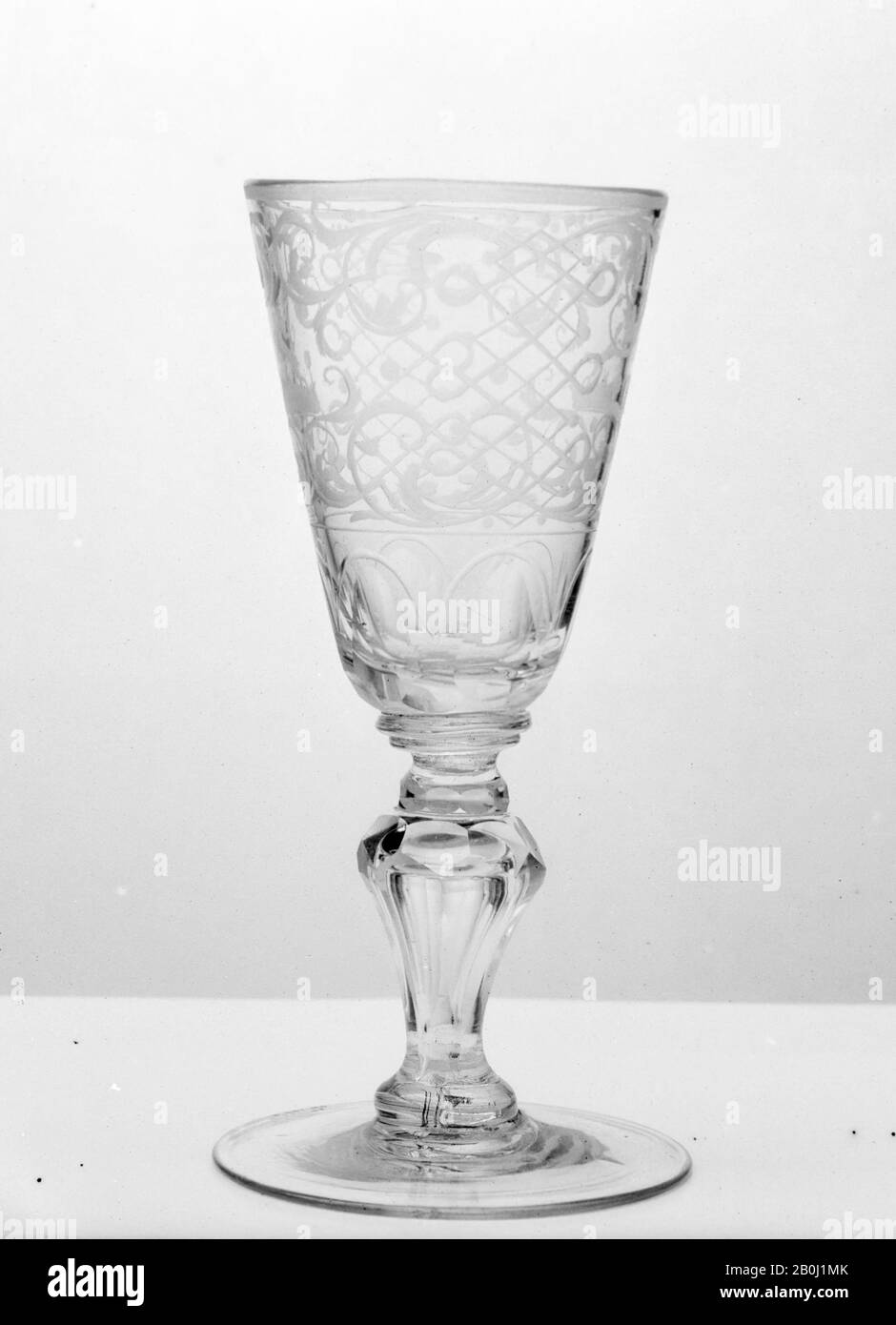 Wineglass, tedesco o boemo, 1700–1735, tedesco o boemo, vetro, altezza: 6 3/4 poll. (17,1 cm), vetro Foto Stock