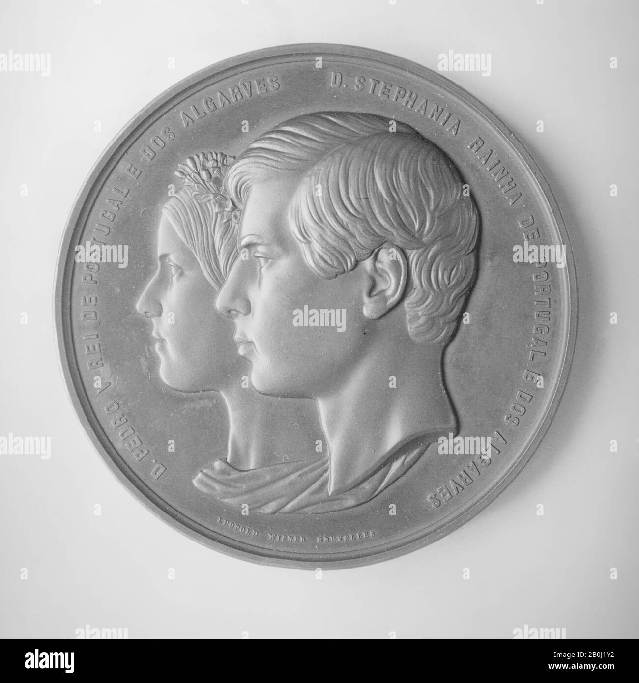 Medaglia: Leopold Wiener, Matrimonio Di Pedro V, Re Del Portogallo (1837–1861) E Stephanie, Regina Del Portogallo (1837–1859), Belga, Medaglia: Leopold Wiener (Belga, Venlo 1823–1891 Bruxelles), 1858, Belga, Bronzo, Diametro: 2 7/8 In. (73 mm), Medaglie e Plaquettes Foto Stock