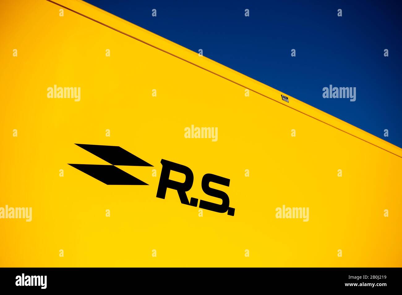 20th Febbraio 2020; circuito De Barcelona, Barcellona, Catalogna, Spagna; Formula 1 Pre Season Test One; Motorhome del Team Renault di Formula Uno al paddock durante le giornate di test di Formula Uno nel circuito di Catalunya Foto Stock