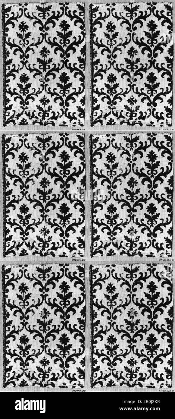 Pannello, 18th secolo, Attribuito alla Turchia, Uskudar, Seta, cotone; velluto, broccato, alto 15 pollici, largo 10 pollici (38,1 cm di altezza 25,4 cm di larghezza), Textiles-Velvets Foto Stock