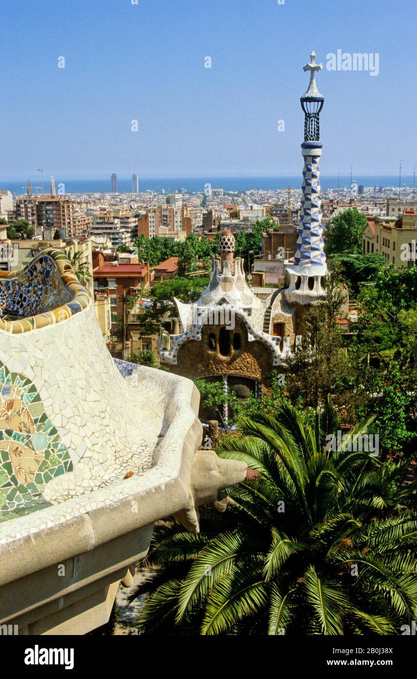 Città Di Barcellona Da Park Guell, Barcellona, Spagna, Europa Foto Stock