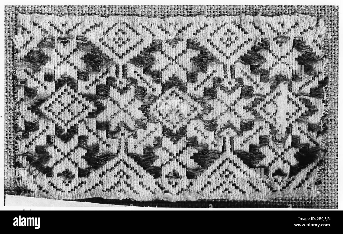 Band, possibilmente tedesco, 18th secolo, possibilmente tedesco, seta e lino, Complessivo: 2 x 3 3/8 in. (5,1 x 8,6 cm), Tessuto tessile Foto Stock