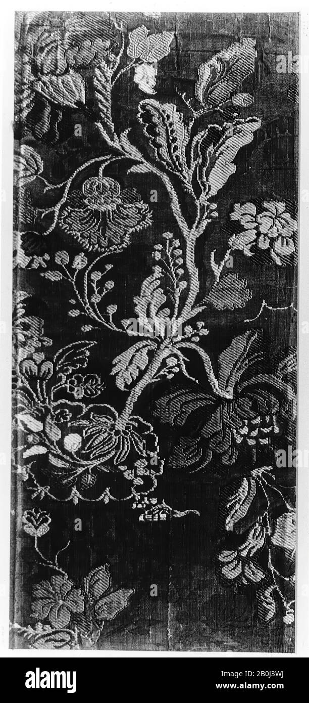 Pezzo, Italiano, 18th secolo, Italiano, Seta, 22 × 9 1/2 in. (55,9 × 24,1 cm), tessuto tessile Foto Stock