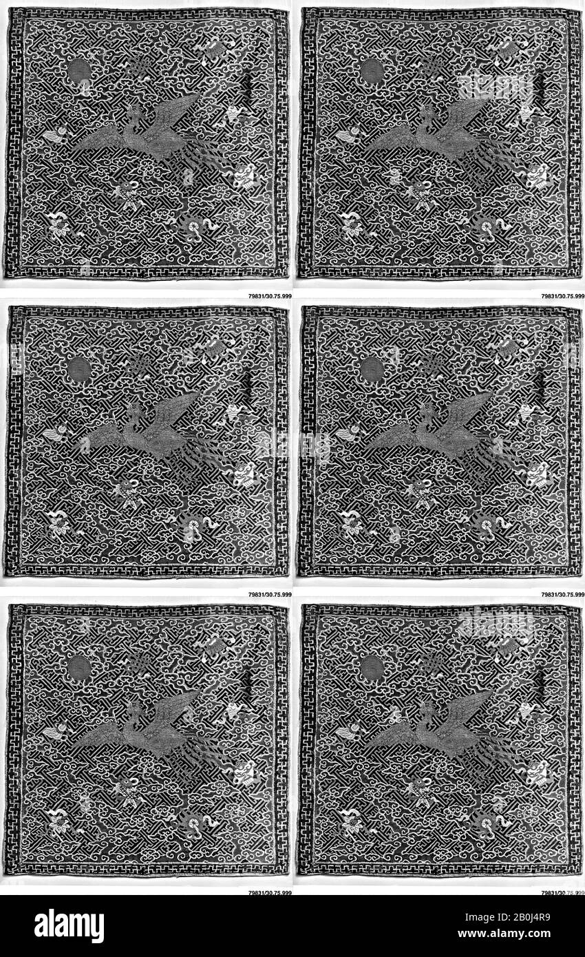 Distintivo di livello con fagiano d'argento, Cina, dinastia Qing (1644–1911), Data fine 18th–inizio 19th secolo, Cina, seta, filo metallico, 12 x 12 1/4 in. (30.48 x 31.11 cm), tessili-arazzi Foto Stock