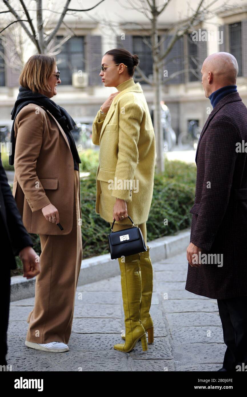 Milano, Italia. 20th Feb, 2020. Irina Shayk arriva per Furla evento Il top model IRINA SHAYK arriva al centro della manifestazione FURLA, in Piazza Beccaria Credit: Independent Photo Agency Srl/Alamy Live News Foto Stock