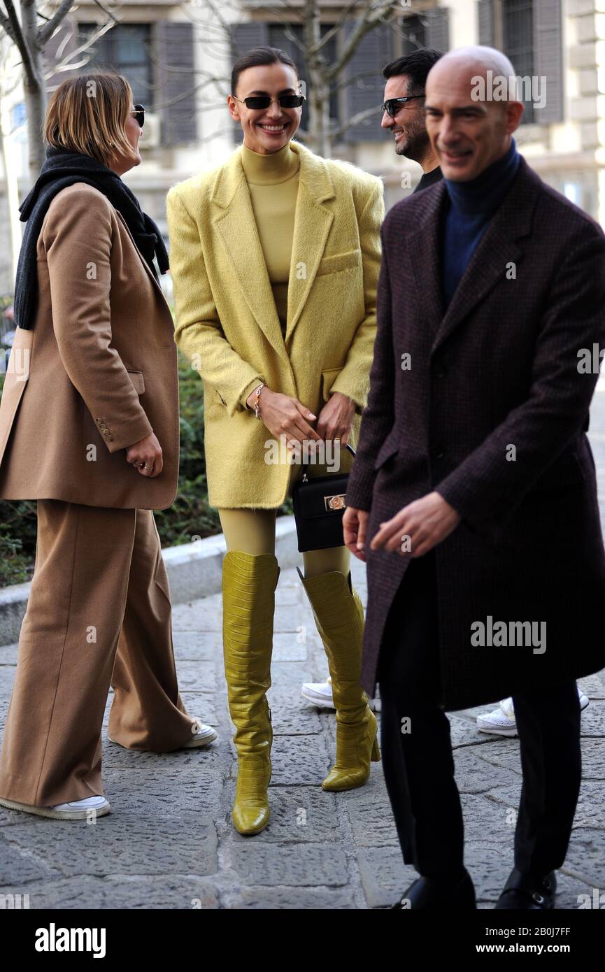 Milano, Italia. 20th Feb, 2020. Irina Shayk arriva per Furla evento Il top model IRINA SHAYK arriva al centro della manifestazione FURLA, in Piazza Beccaria Credit: Independent Photo Agency Srl/Alamy Live News Foto Stock