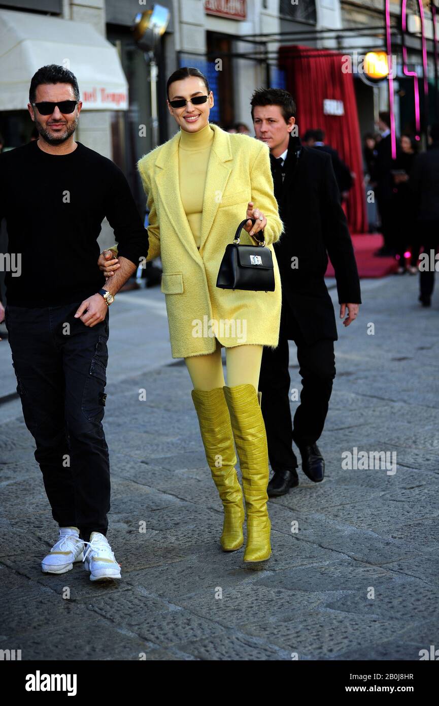 Milano, Italia. 20th Feb, 2020. Irina Shayk arriva per Furla evento Il top model IRINA SHAYK arriva al centro della manifestazione FURLA, in Piazza Beccaria Credit: Independent Photo Agency Srl/Alamy Live News Foto Stock