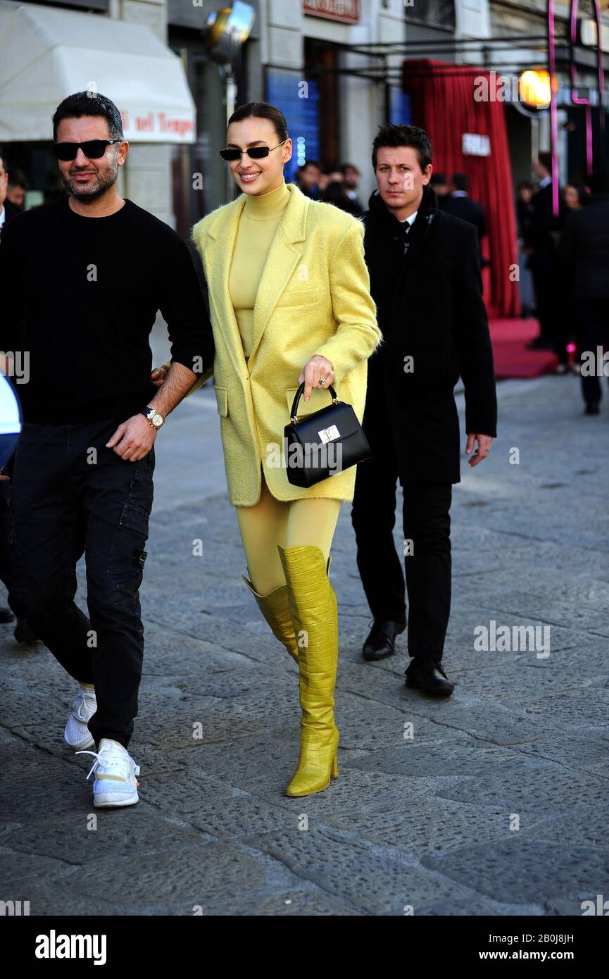 Milano, Italia. 20th Feb, 2020. Irina Shayk arriva per Furla evento Il top model IRINA SHAYK arriva al centro della manifestazione FURLA, in Piazza Beccaria Credit: Independent Photo Agency Srl/Alamy Live News Foto Stock